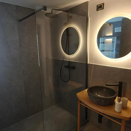 Les Clochards Apartment *